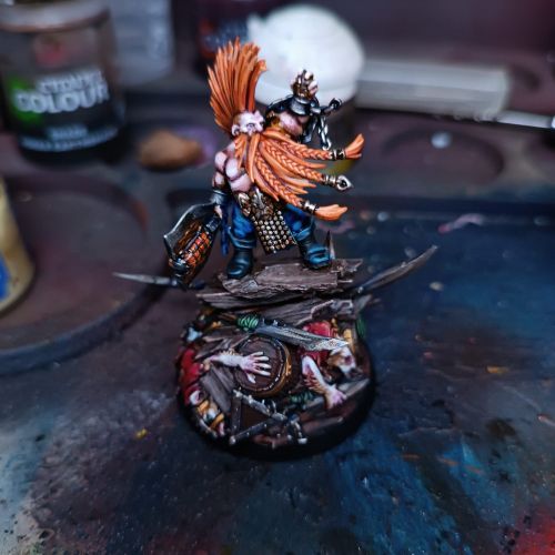 Figura de enano pelirrojo